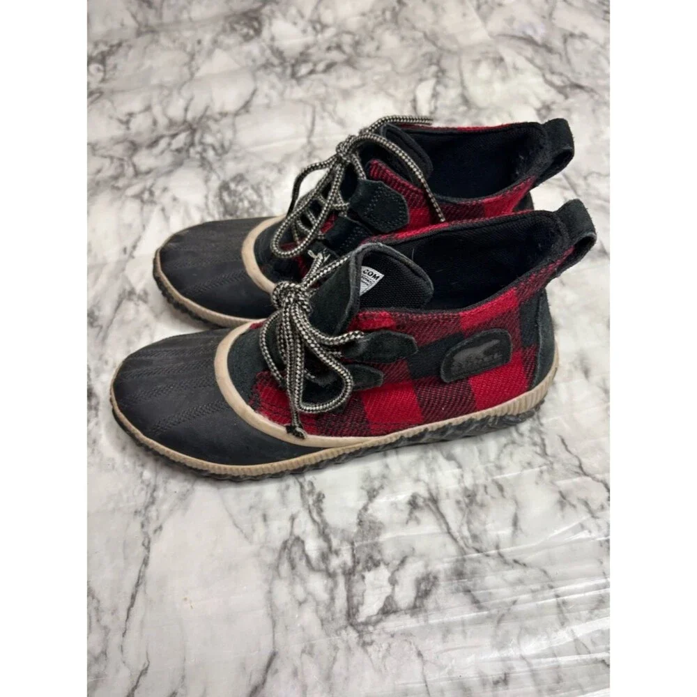 Sorel Out N’ About Plaid Buffalo Check Black Red Ankle duck Boots Lace up 8.5